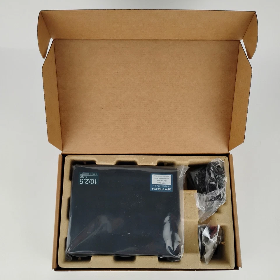 QSW-2104-2S-A 2.5/10GbE Unmanaged Ethernet Switch - Image 3 of 4