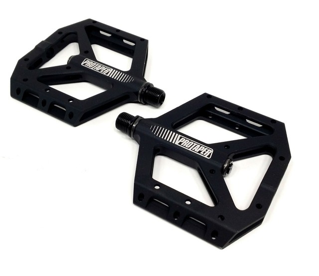 black mtb pedals