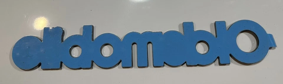 Nuevo emblema trasero chapado en oro placa de identificación logotipo Oldsmobile 10"x1.25" insignia adhesiva Foto 2 de 4