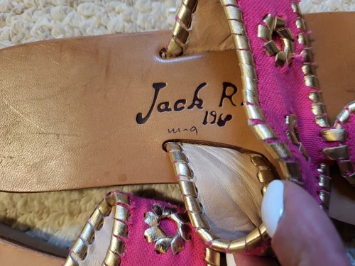 Sandalias Jack Rogers "Navajo" de lona rosa con tanga de látigo dorado talla 6. Ret $108 - Imagen 3 de 8