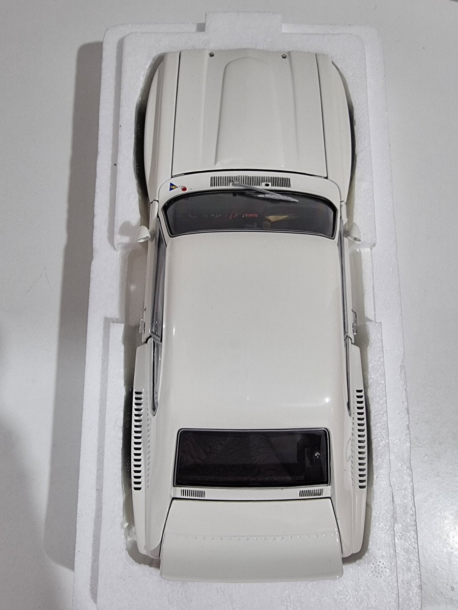 Minichamps 183748003 - Ford Capri RS 3100 - 1974 - White - 1
