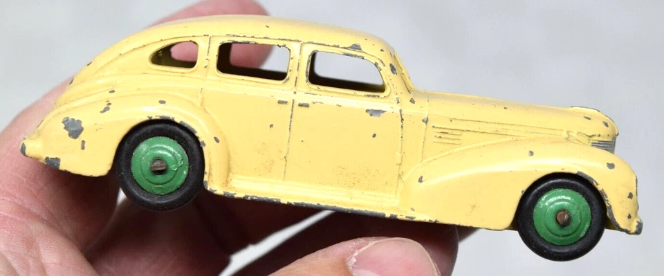 Chrysler Dinky Toys vintage, crema, bujes verdes, Meccano, Reino Unido  Foto 4 de 4