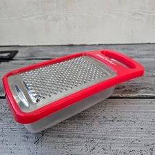 BETTY CROCKER HAND HELD RED PLASTIC FLAT SHREDDER GRATER ZESTER W/ CONTAINER