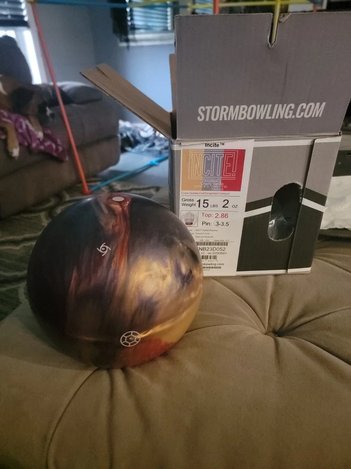 Bola de boliche reactiva híbrida Storm Incite de 15 lb Foto 4 de 4