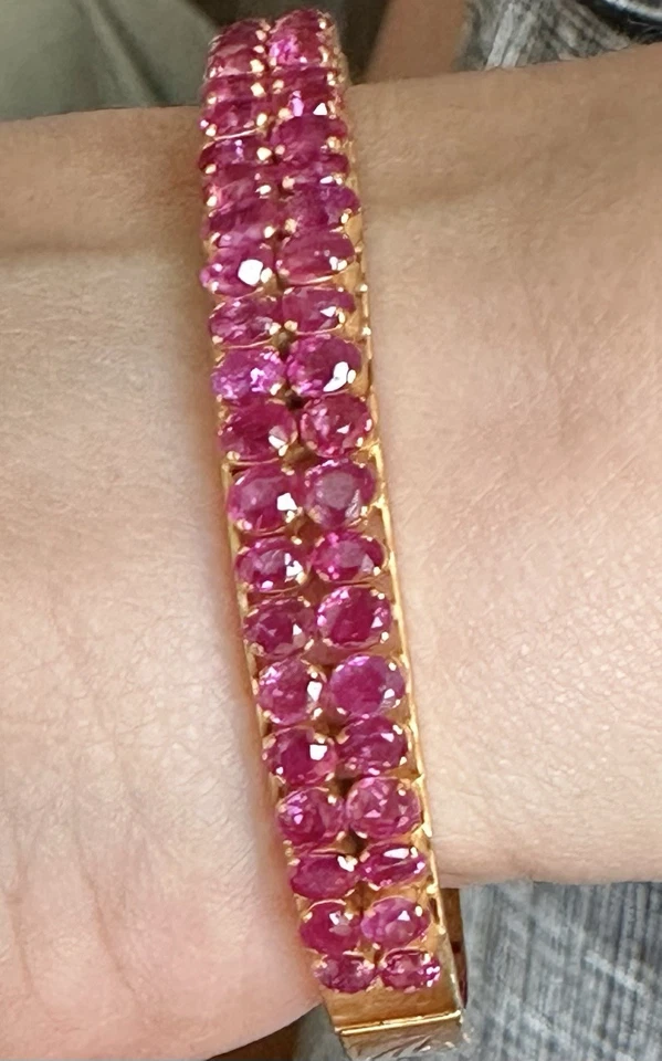 A Stunning Estate Unheated Burma Ruby Bangle Bracelet - Image 2 of 4