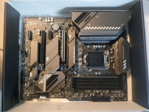 DEAD UNIT! MSI MAG Z590 TOMAHAWK Intel Z590 LGA 1200 ATX DDR4-SDRAM Motherboard - Afbeelding 1 van 3
