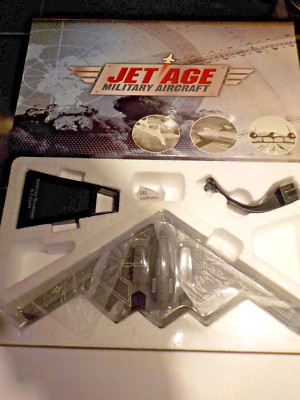 Northrop Grumman B-2 Spirit Jet Age, Maßstab 1/200. Neu mit Ständer