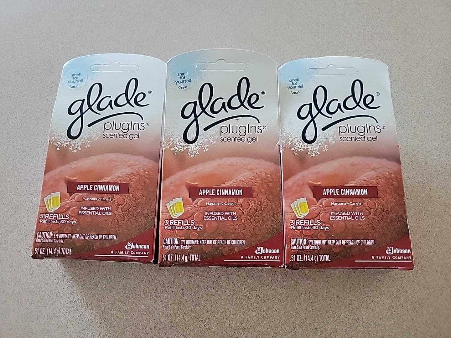 3 Glade PlugIns Scented Gel Refills Apple Cinnamon 3 Gels / Box + NEW
