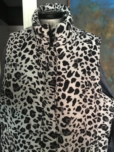 Jones New York Sport Puffer Vest Gray Leopard Print sz XL - Picture 2 of 9