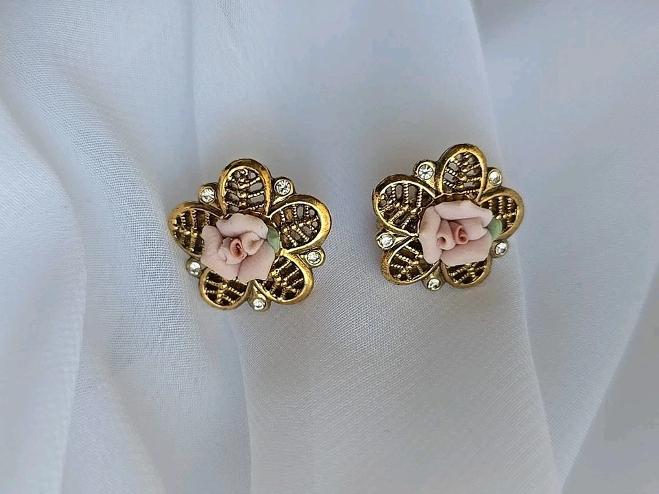 1928 Фарфоровый розовый филигранный зажим на серьги золотой тон - Изображение 2 из 4