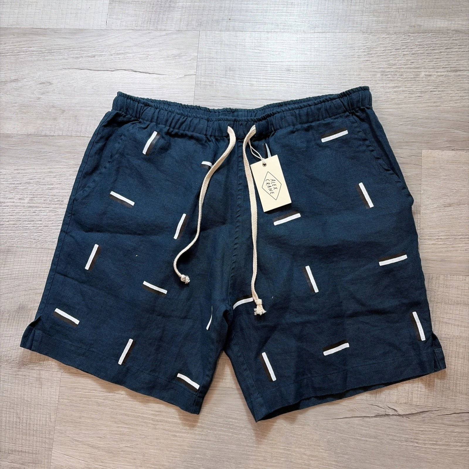 NWT ALEX CRANE BO 100% FRENCH LINEN SHORTS ICEHOUSE MENS SZ LARGE DRAWSTRING NEW
Opens in a new wind