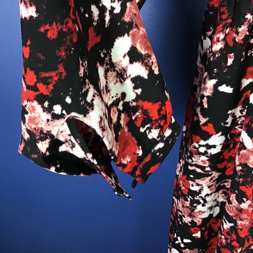 Elizabeth and James Black Red Floral Dress Size L Button Neck Key Hole L/S - Picture 4 of 8