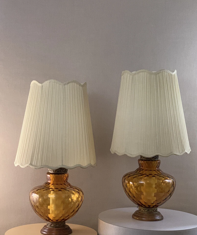 Par de lámparas base iluminadas de vidrio ámbar retro vintage de mediados de siglo era Pearsall Foto 4 de 4