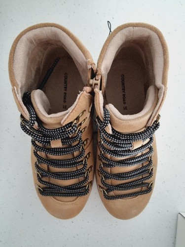 Country Road - Boys Tan Lace Up Boot/Shoe - Size 12 AU/ 31 EU RRP $89.95 - Picture 2 of 9