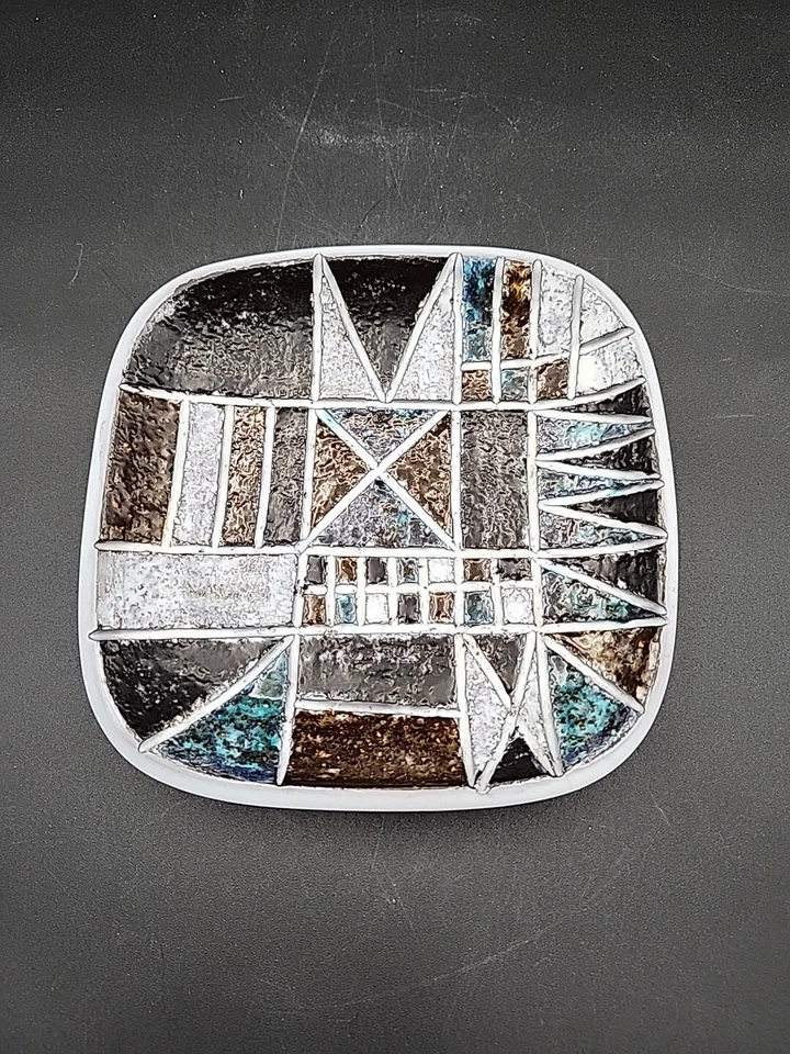 英格丽·阿特伯格/ Upsala Ekeby '60 年代 Tri 系列,石器,3D 盘 签名 阅读 — 第 3/4 张图片