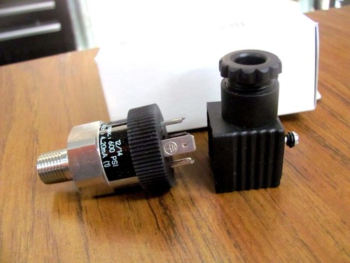 Trafag Sensor Controls ECT 8472 Industrial Pressure Transmitter - Picture 3 of 5