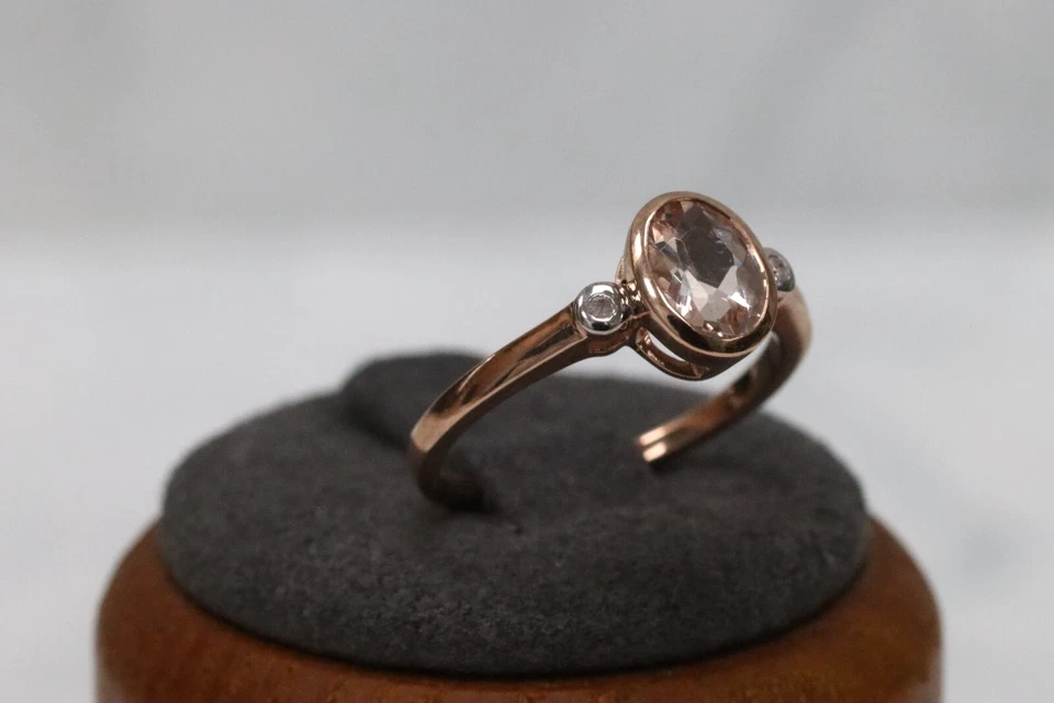 Anillo de tres piedras de oro rosa de 9 quilates con morganita y diamantes - talla K Foto 4 de 4