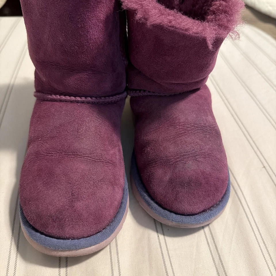 Bota de gamuza de piel de oveja UGG Bailey Bow II niña talla 13 forrada púrpura invierno Foto 3 de 4