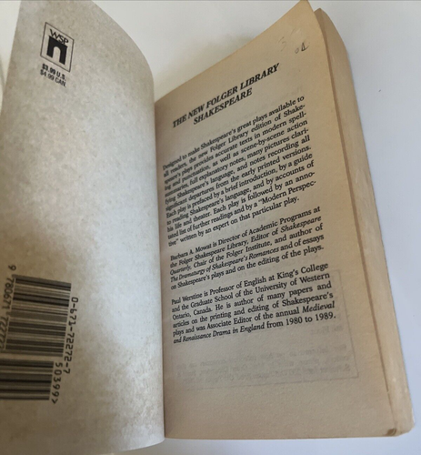 The New Folger Library Shakespeare: King Lear Book - Picture 3 of 5