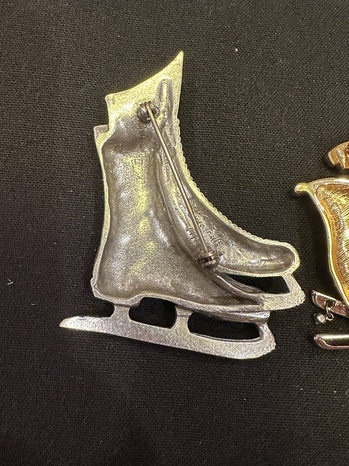 Pin's Olympiques Sofia 1991 - Patinage Artistique - Pinsfolies - Rare