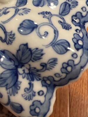 白云堂周兵制青花缠枝花凤纹瓜楞三足碗Early 20th Chinese Blue