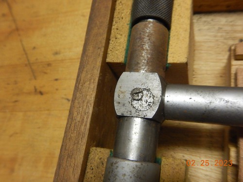 VECCHIO CALIBRO FORO QUADRANTE MITUTOYO CON CASSA E INCUDINI MACCHINISTA UTENSILE - Foto 21 di 22