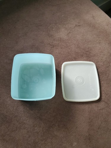 Vintage Tupperware Blue Storage Container 311-36 With Clear Lid 310-57 - Picture 4 of 9