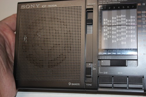 Sony ICF 7600A FM/MW/SW 9 Band Receiver Vintage Radio Mint Japan - Picture 2 of 11