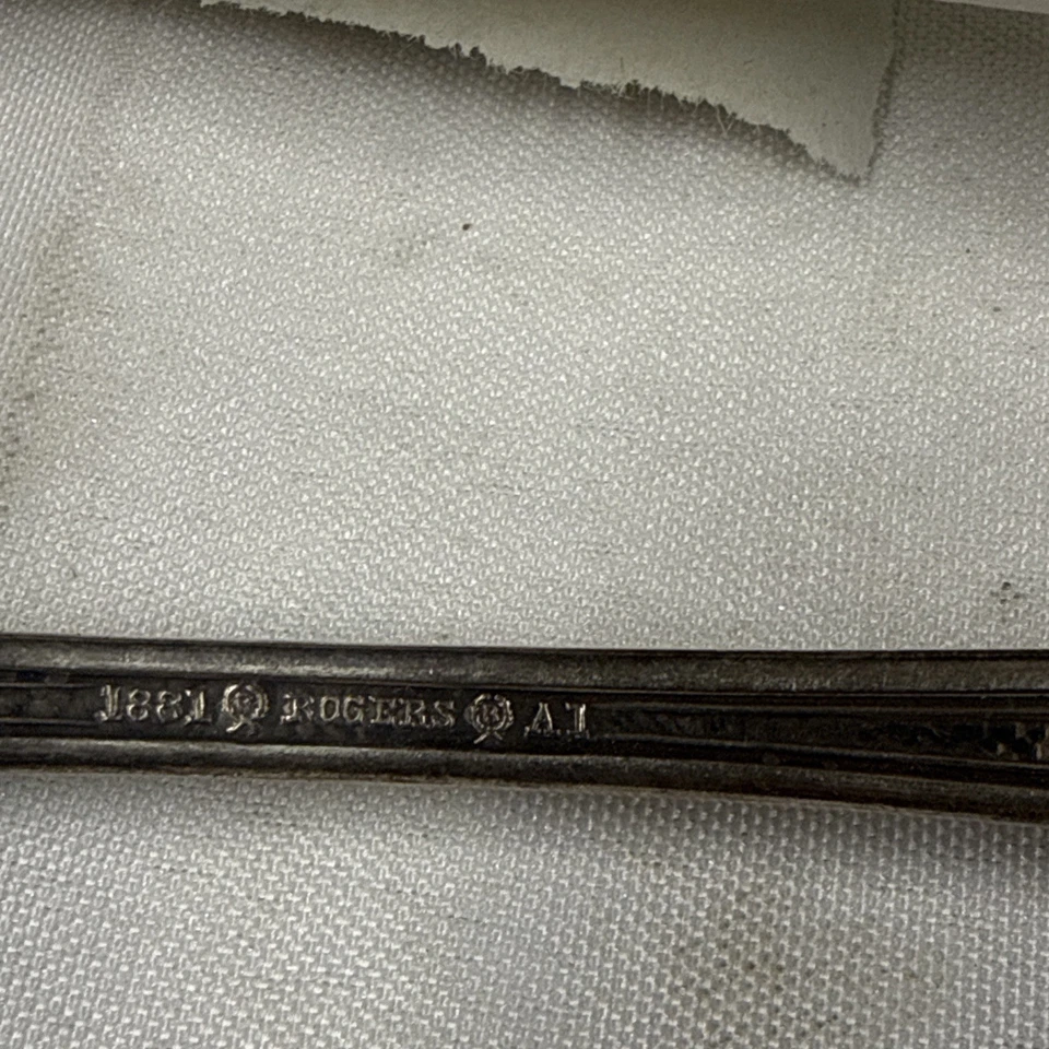 Набор посеребренных столовых приборов 1881 Rogers A1 Oneida — 22 шт. кованый узор - Изображение 4 из 4