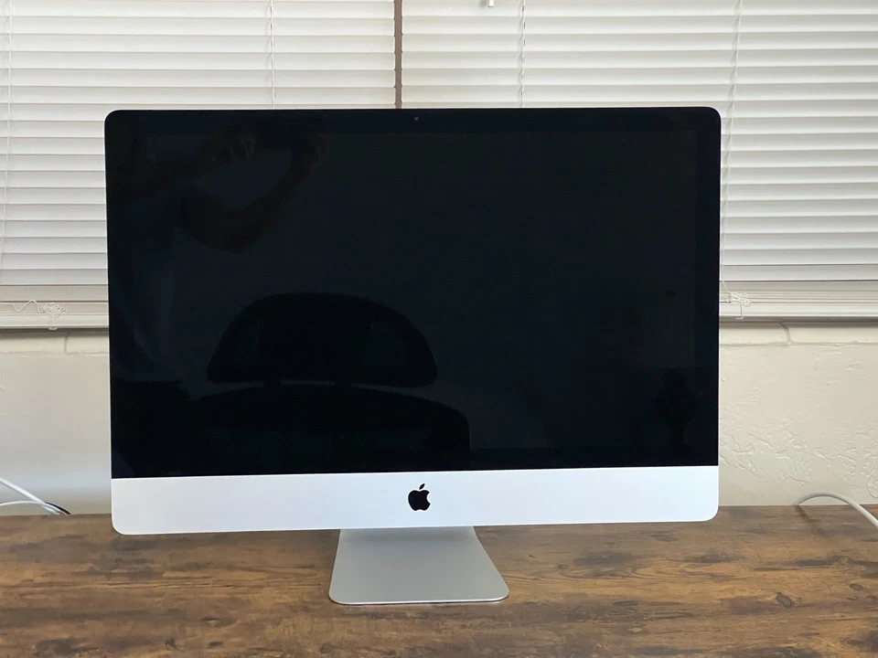 27” iMac 5k (2020) 3.8 Ghz i7 8-Core 72GB RAM 512GB SSD Radeon Pro 5700XT 16GB - Image 2 of 4