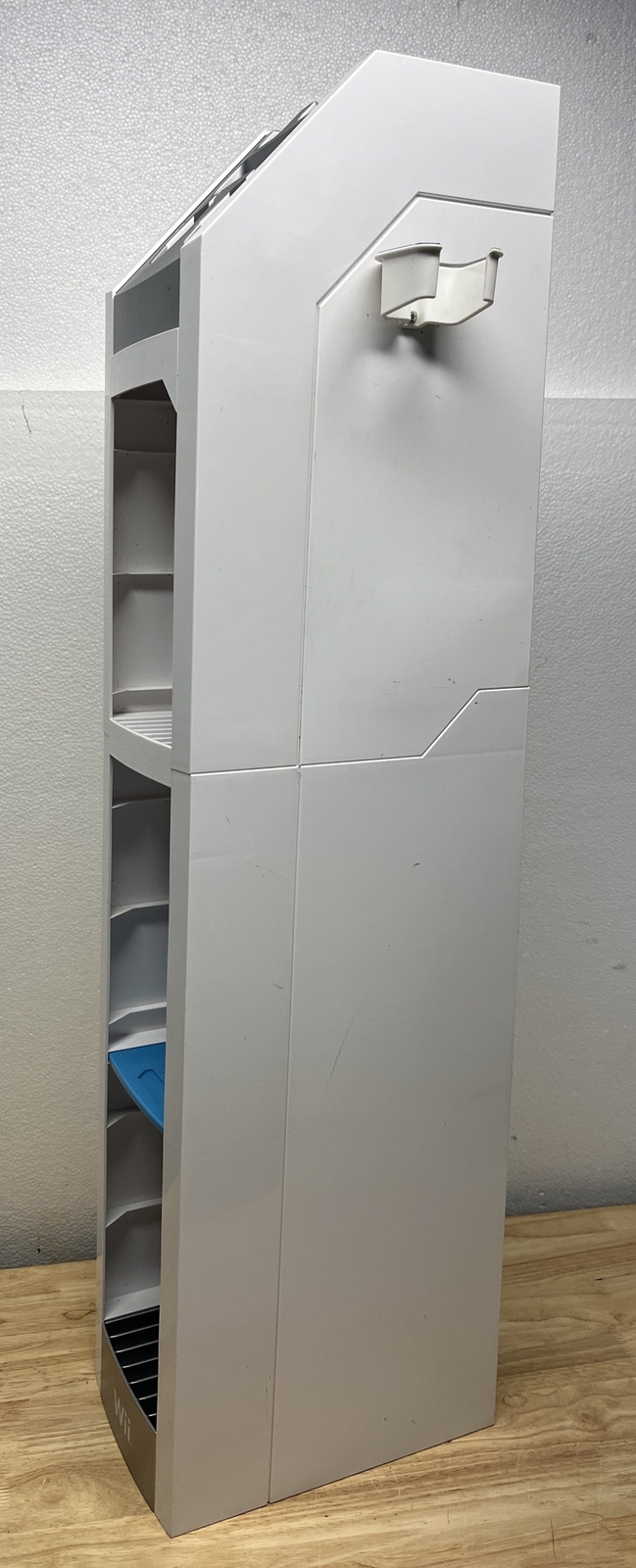 Nintendo Wii / U Storage Tower Rack Stand Game Console GAME Display