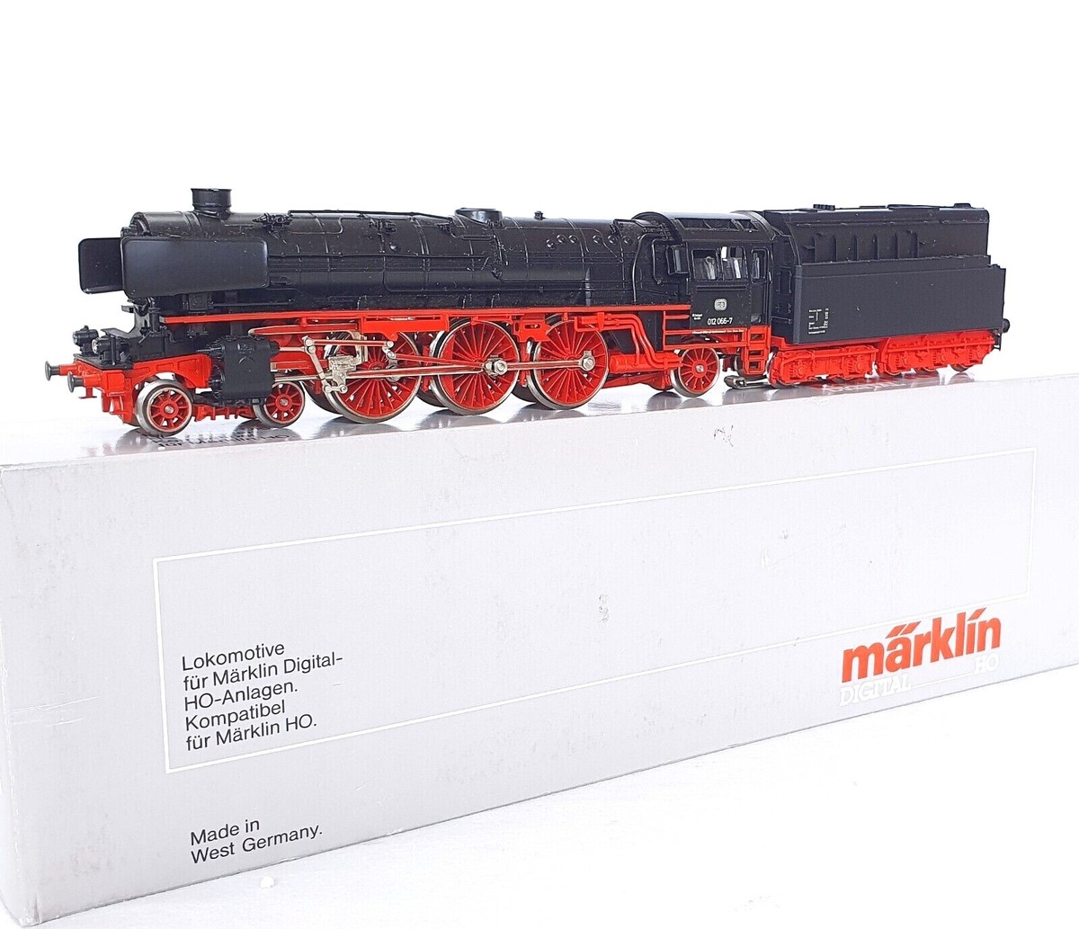 鉄道模型 HO FLEISCHMANN DB120 Class 120 Diesel Locomotive | Maerklin US