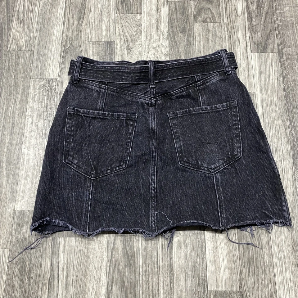 Minifalda vaquera negra con cinturón línea A de ABERCROMBIE & FITCH para mujer talla 27/4 Foto 3 de 4
