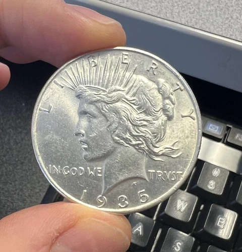 1935 Silver Peace Dollar - UNC - KEY DATE - FREE SHIPPING!!!