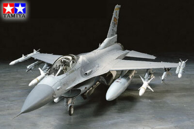Lockheed Martin F-16 CJ Fighting Falcon Fighter 1:3 2 Plastic Modell Kit Tamiya