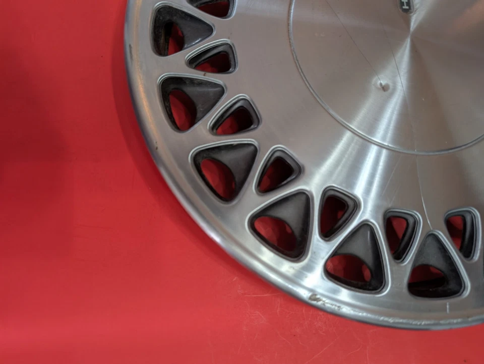 Cubierta de rueda de tapacubos de 15" Plymouth Grand Voyager 1991-1993 en bruto acero metal OEM Foto 2 de 4