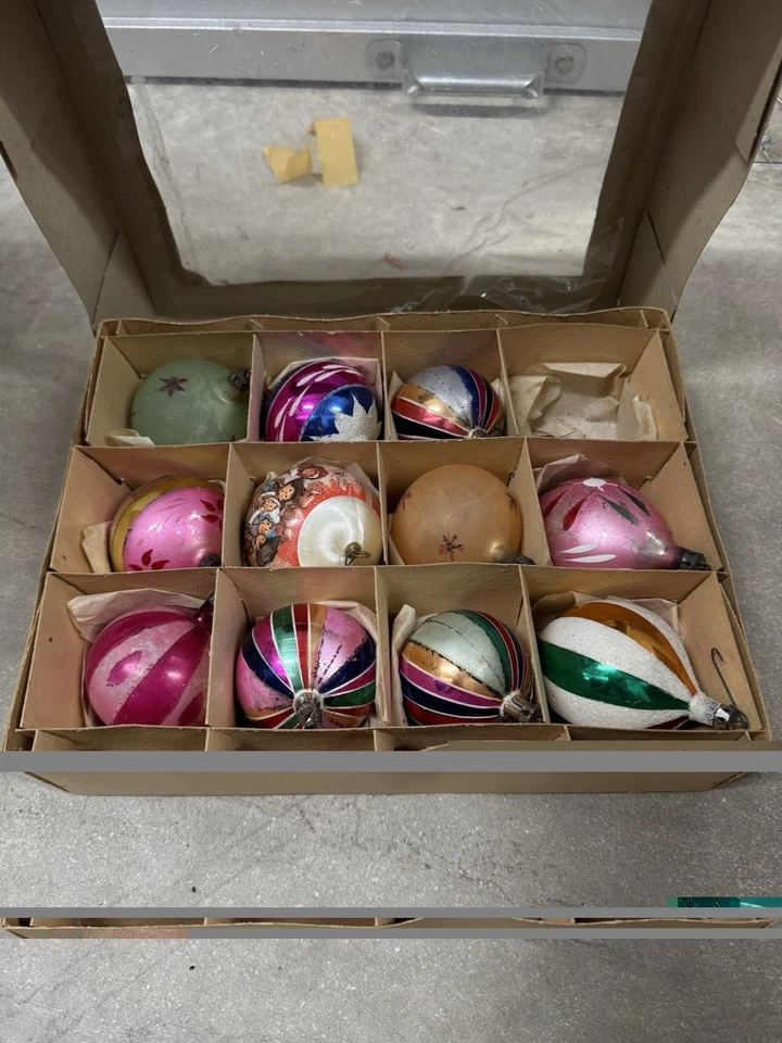 Vintage 1950s Fantasia Brand 12 Mercury Glass Single Indent Christmas Ornaments - Image 4 of 4