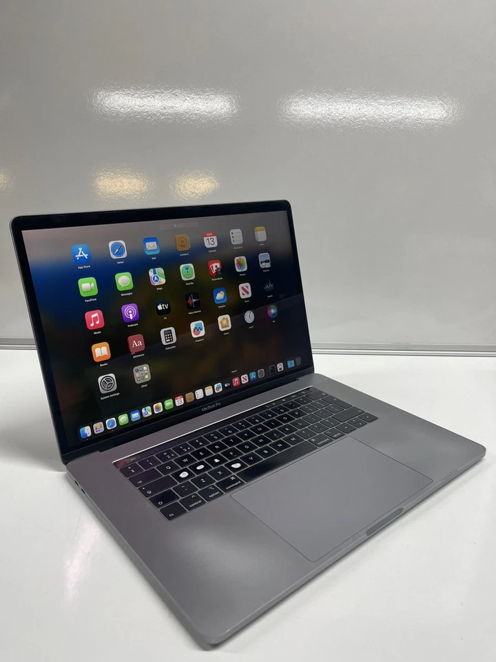 Apple MacBook Pro 15" (2019) A1990 i7-9th , 16GB RAM, 256GB SSD - Image 2 of 4