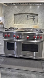 Wolf DF486G - 48" Professional Dual Fuel Range 6 Burners + Griddle Red Knobs