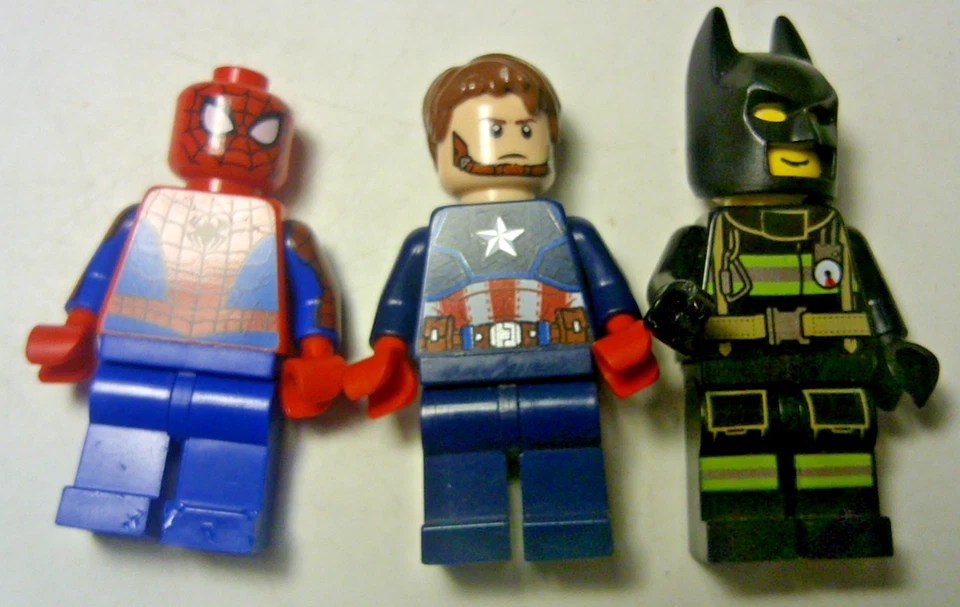 LEGO 5 Mini Figs ~ Batman~ Spiderman ~ 2 Monkeys & Bananas ~ Dog ~Parrot ~ Lot 6 - Image 3 of 4