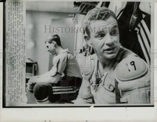 1968 Press Photo Terry Crisp and Tim Ecclestone of St. Louis Blues Hockey