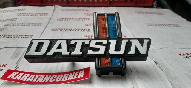 DATSUN 521 620 720 FRONT GRILLE EMBLEM BADGE Genuine Nos Japan | eBay