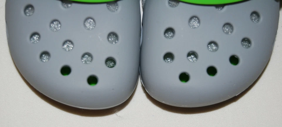 Zuecos cómodos de silicona gris y verde unisex para niños pequeños talla US 7 NUEVOS CON ETIQUETAS Foto 4 de 4