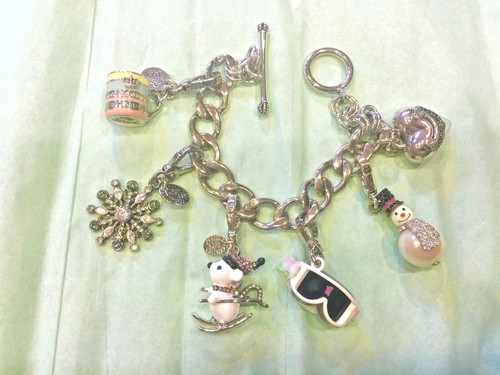 JUICY COUTURE SKIING CHARM BRACELET W/ 5 REMOVABLE CHARMS - Picture 2 of 6