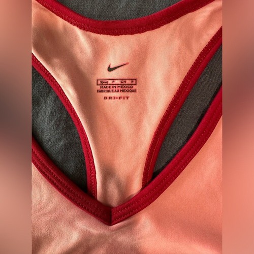 Reggiseno sportivo Nike Small (taglia 4-6) rosa con rifiniture rosse. Usato in buone condizioni. - Foto 2 di 8