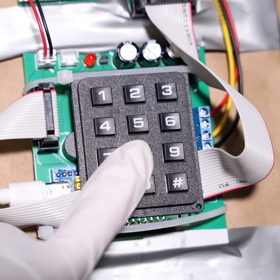 CS:GO C4 Bomba Temporizador Réplica Hágalo Usted Mismo Gadget de Juegos Contra-Ataque Cosplay Prop Foto 3 de 4