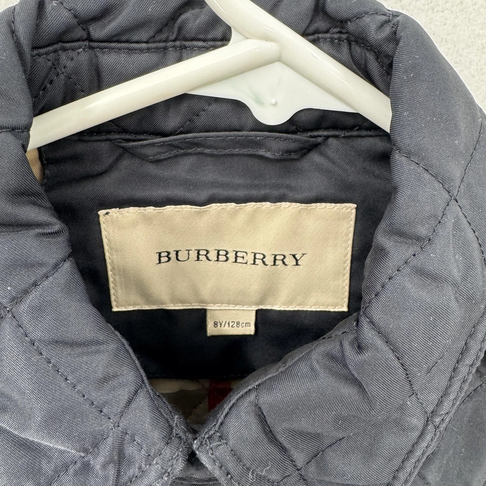 Jaqueta acolchoada Burberry Youth 8Y 128cm preta peito duplo forro Nova Check - Imagem 4 de 4