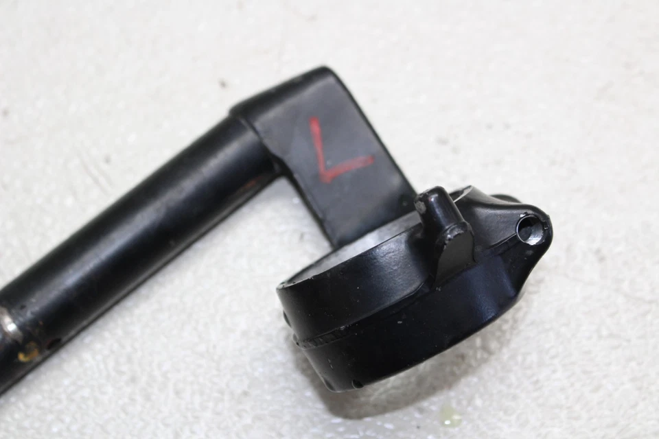 HONDA CBR954RR 2002-2003 CLIP IZQUIERDO EN MANILLAR Foto 3 de 4