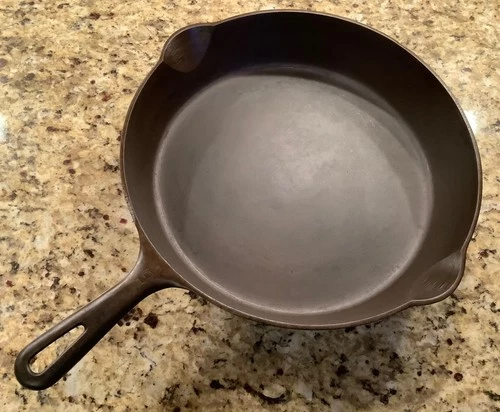 Vintage Griswold No. 9 Cast Iron Skillet 710H Dual Spouts Small Block Logo Pan