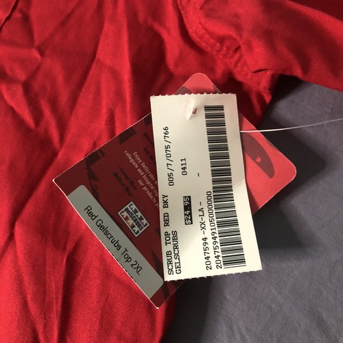 Wisconsin Badgers Bucky Red 2XL NWt Scrub Top Gel Scrubs Football Basketball - Picture 7 of 7